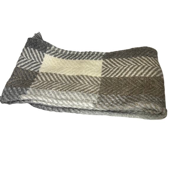 NWT John Branigan Scarf B Offset 12 Multi Beige Chevron/ Herring Bone - Picture 2 of 6